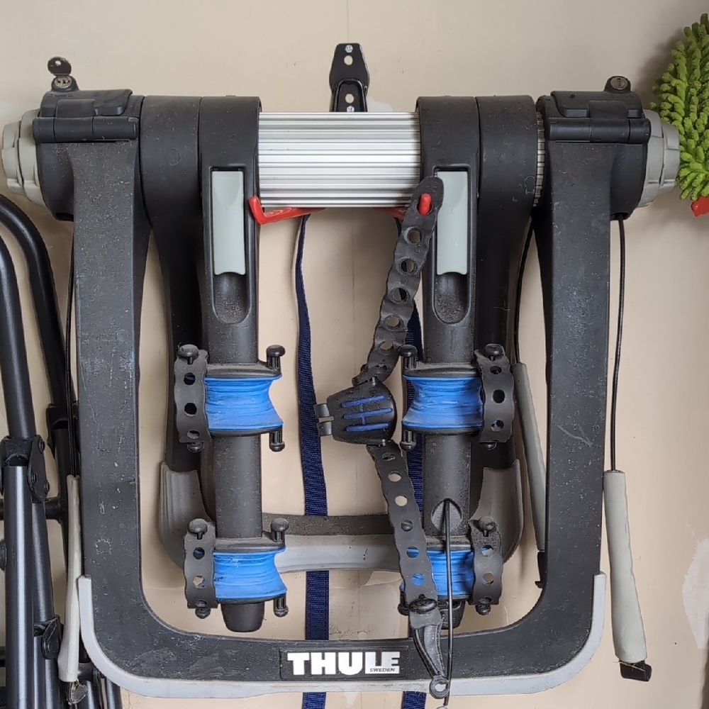 Thule Double Black and Blue Bike Rack